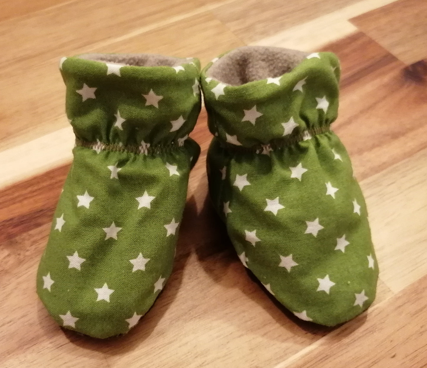 Grüne Sterne (braun)