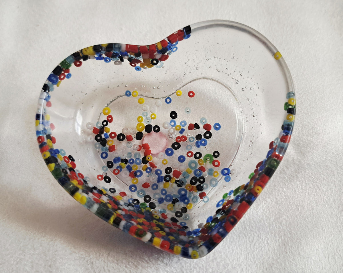 Kleine Schale Glasperlen