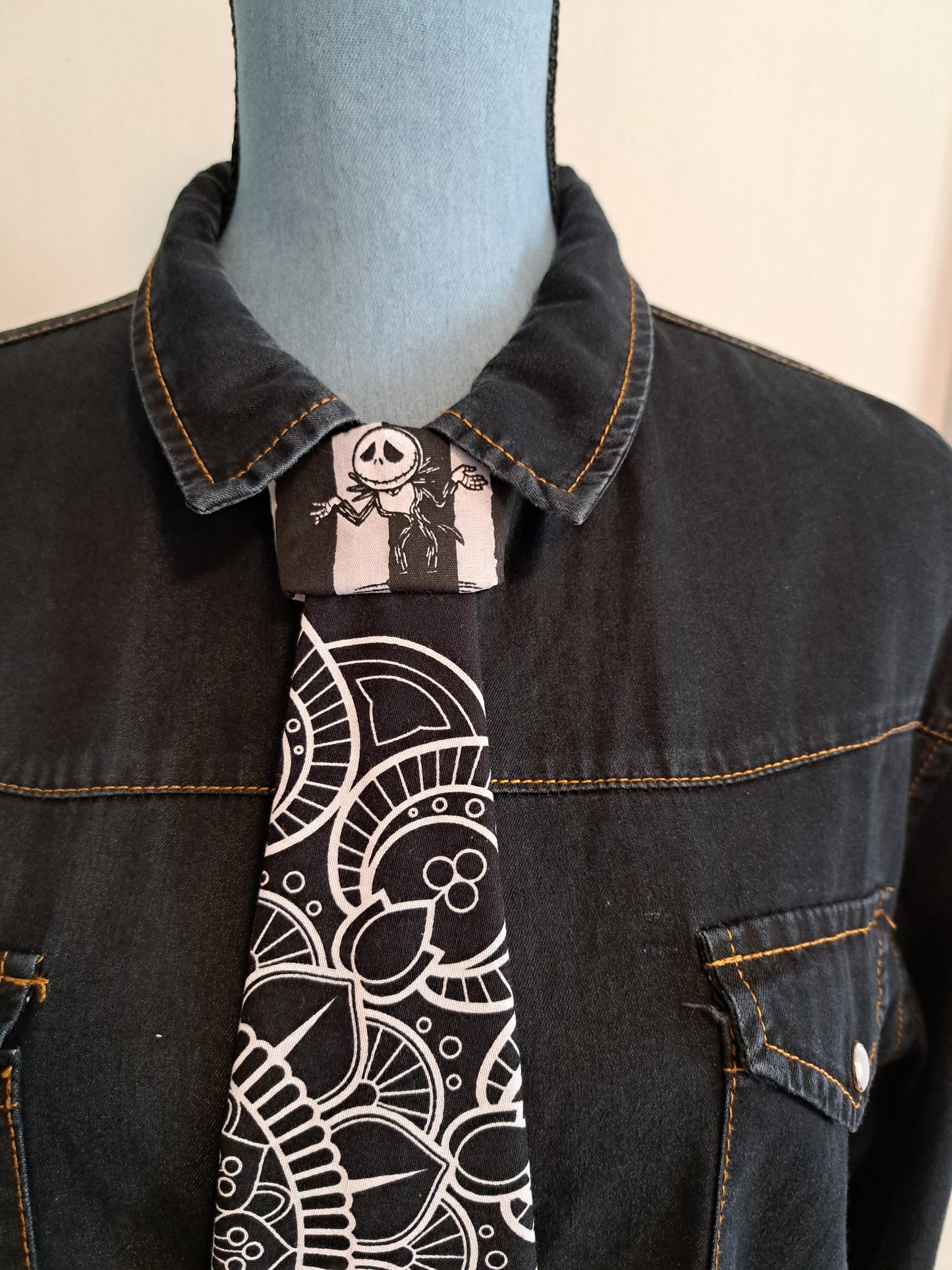 Krawatte NBC Ornament