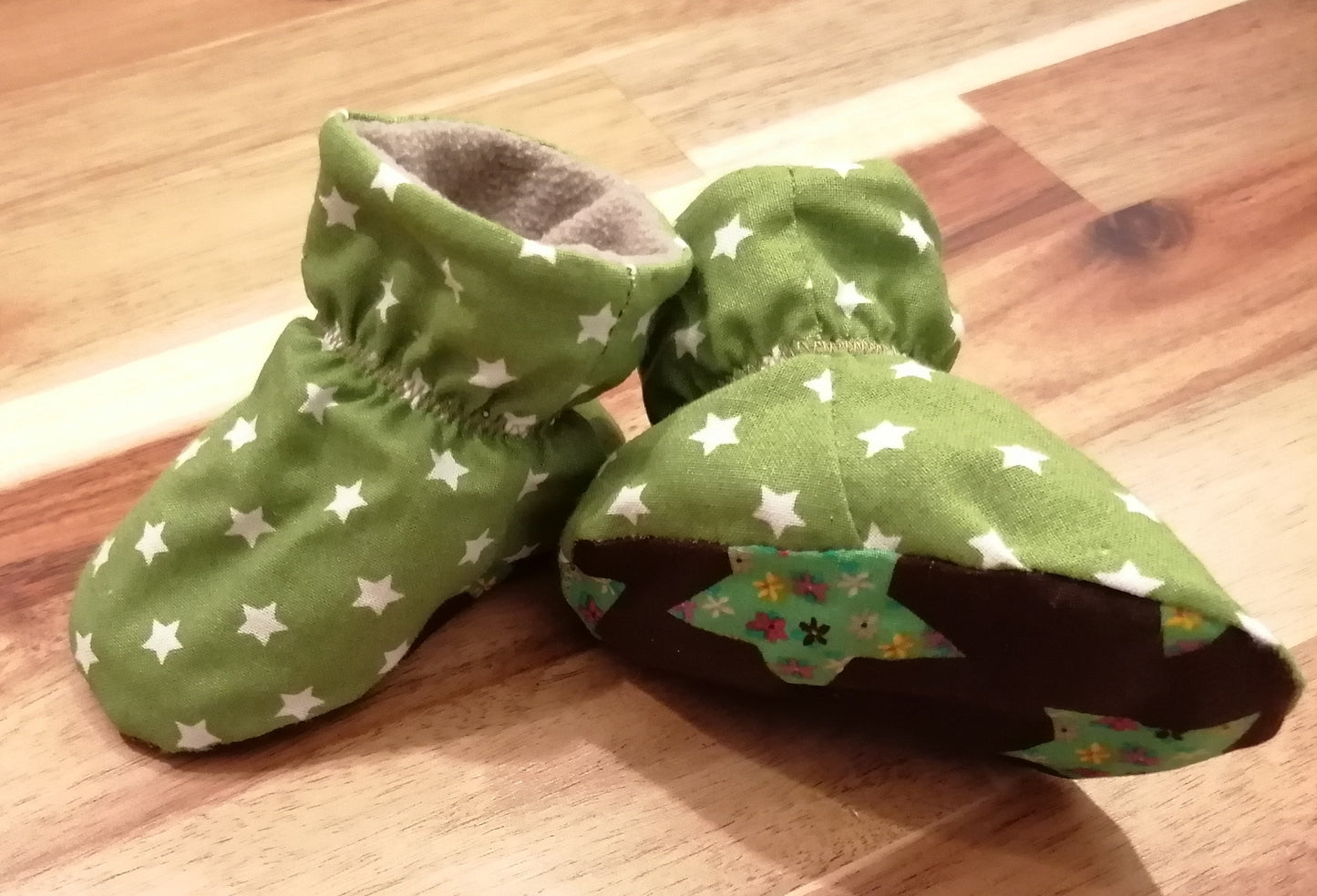 Grüne Sterne (braun)